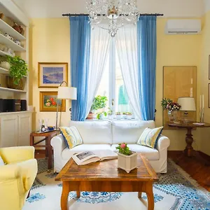 Appartamento Casa Fiorita, Napoli